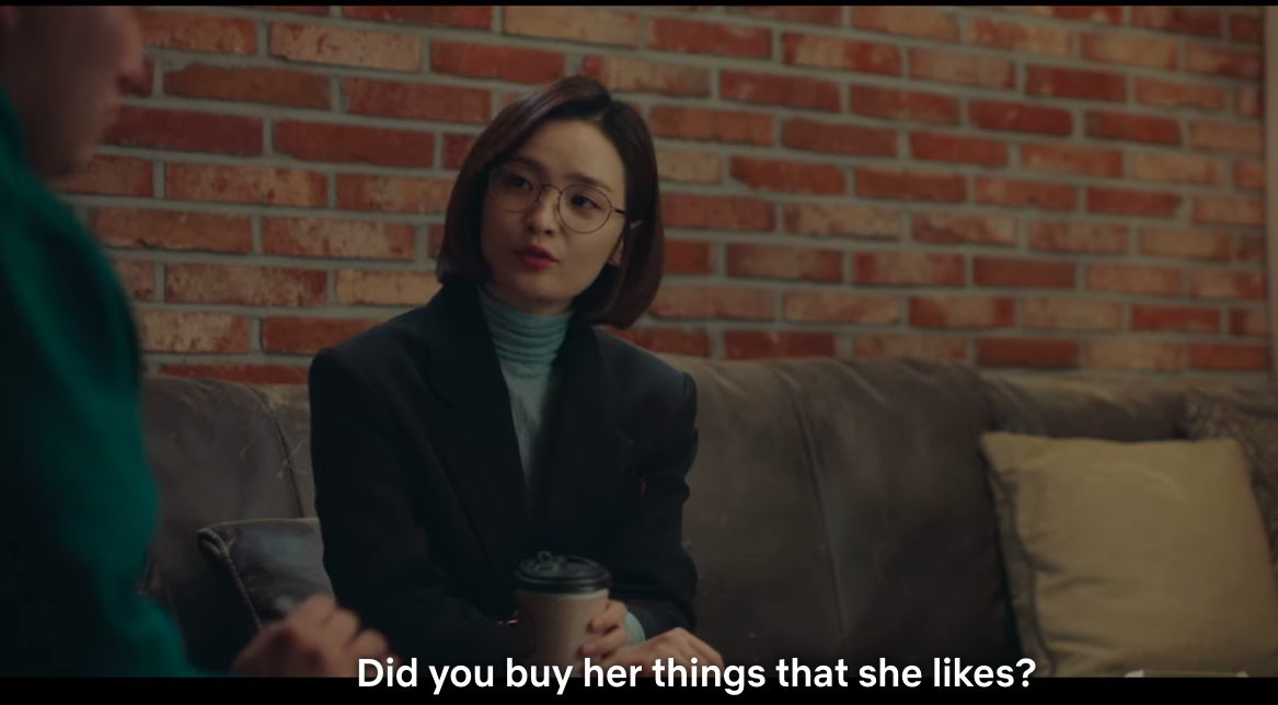 Music x Yang Ji Eun . The first episode mentions his dead sister... she is mentioned a lot through several episodes . She will most likely make an appearance in S2 or S3. She passed away 2018-12 .  #HospitalPlaylist