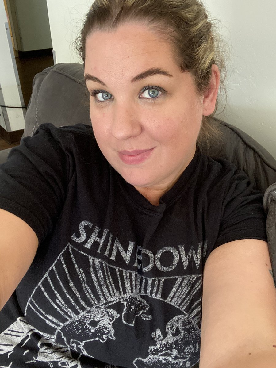 Work vibes with @Shinedown Repping my #AtlasFalls t-shirt 😍🖤
