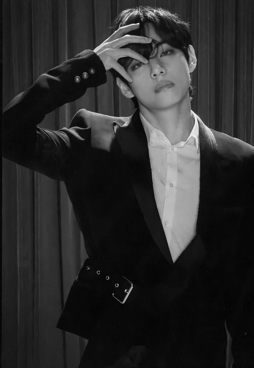 ㅤㅤㅤㅤㅤㅤ
           Una gruesa capa de hielo se ha
      formado en el sueño al que por poco
         tiempo me he escapado, mi dolor
         fantasma agonizante es el mismo
                  ¿acaso me he perdido?
ㅤㅤㅤㅤㅤㅤ     — 𝑆𝑖𝑛𝑔𝑢𝑙𝑎𝑟𝑖𝑡𝑦
ㅤㅤㅤㅤㅤㅤ