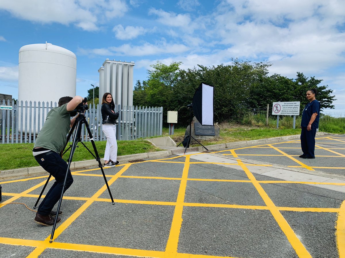 kathryn_h_c's tweet photo. ☀️📸 Perfect weather for a photoshoot today with our YG Senior Nurse Zoe McDonald for an upcoming national campaign for @NHSCharities

@awyrlascharity @sianhughesjones @TMacphailOwen @TheProductionF @Melissaevdb https://t.co/GdTCDZVu7F