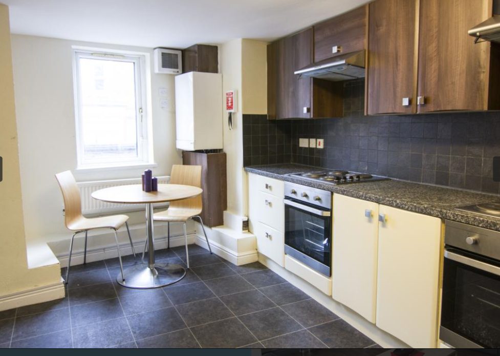 rentinc's tweet photo. No summer rent - that's right, you'll pay absolutely NO summer rent on this stunning 7 bed property! 

✔️ Located in a popular area of Headingley
✔️7 double bedrooms
✔️ Free on-street car parking
✔️Large kitchen &amp; lounge 

£84.99pppw 

Discover more: https://t.co/TrWCzaSg7B https://t.co/lHKgv9ATbq