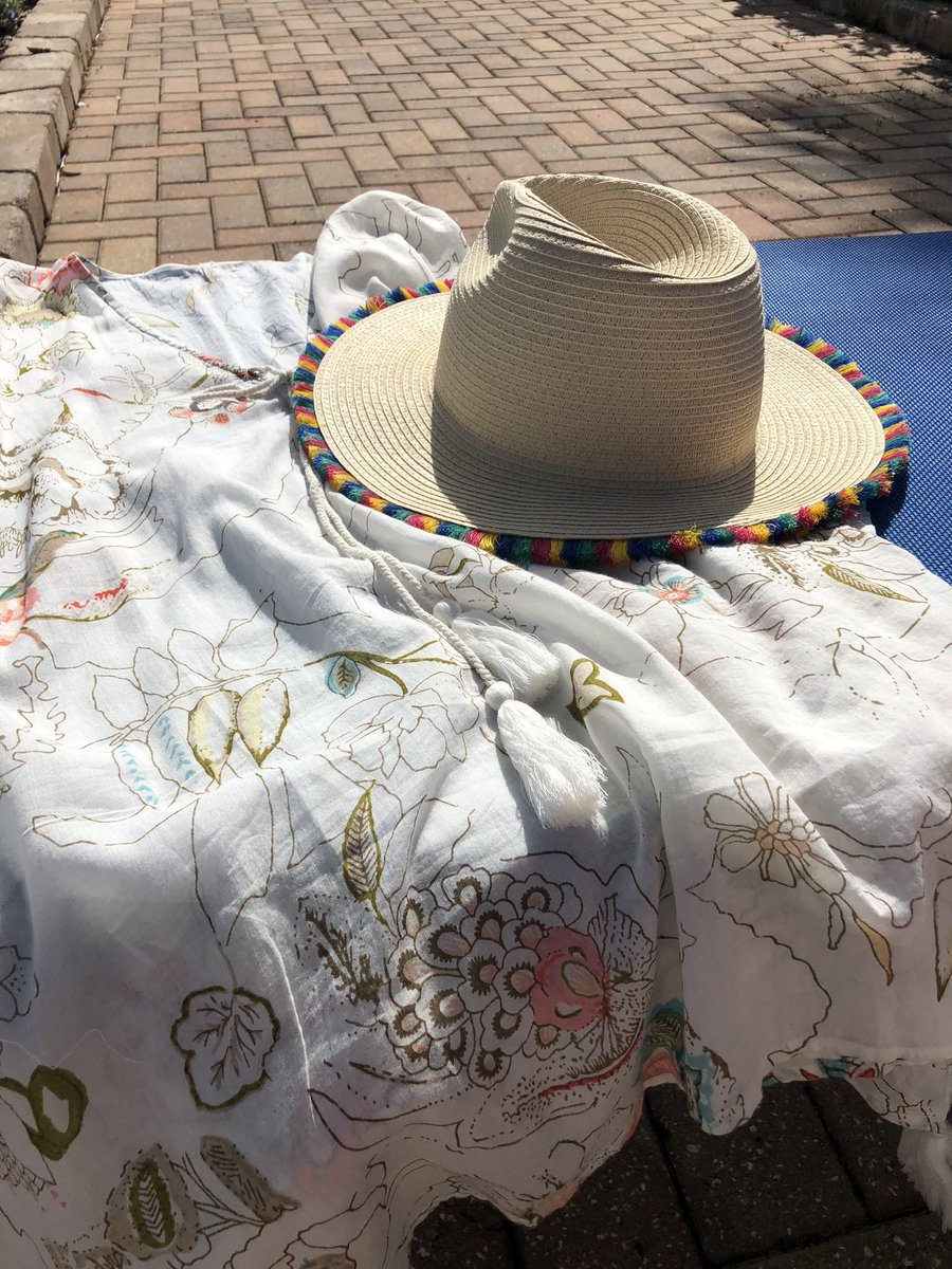 yvonnemdz's tweet photo. π Blissful... enjoying a little bit of sun on my day off before the rain!!
@VisitOrlando #summer #Florida #dayoff #metime #selfcare #sunny #selflove #sunbathing #pool #sun #sunblock #poolformyself #beforetherain #Orlando #bliss https://t.co/BFTyF3VNKT
