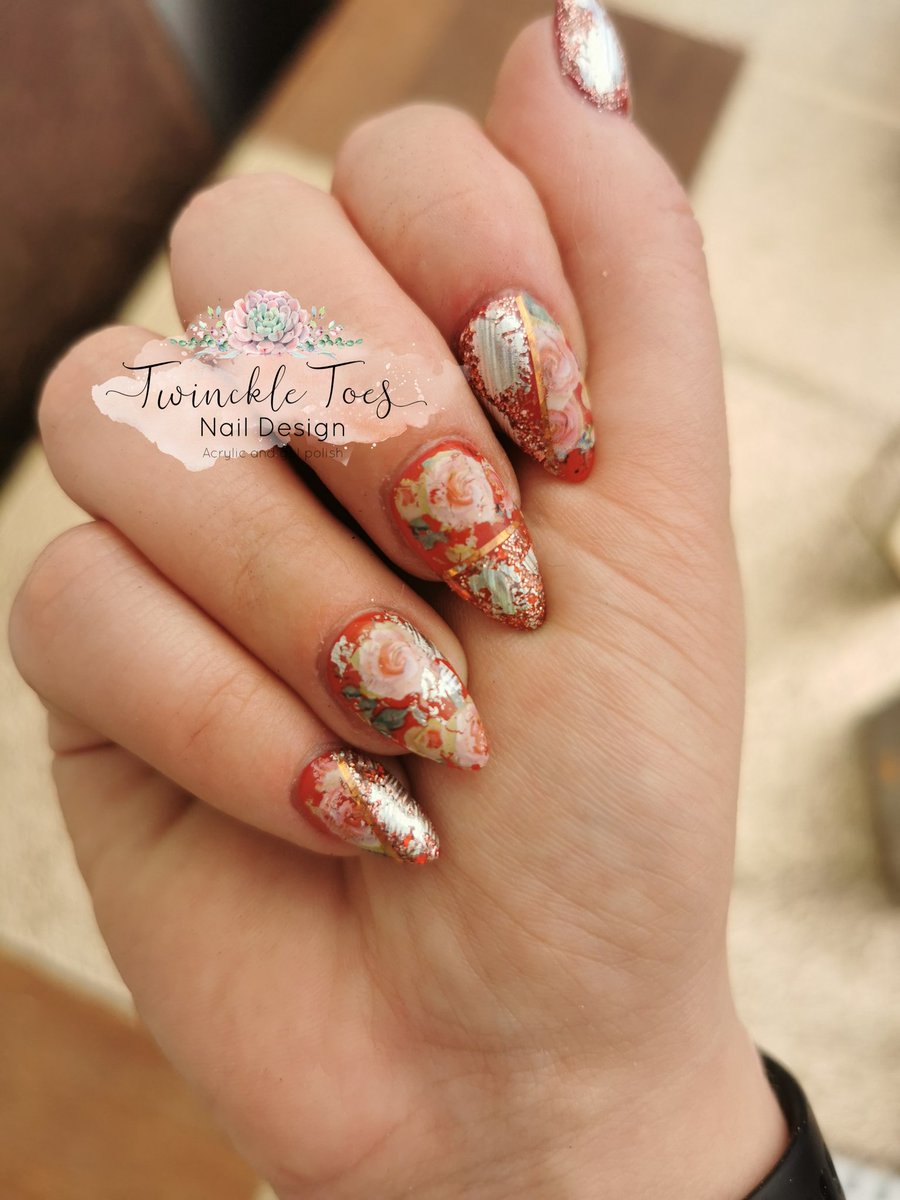 Wincklegreen's tweet photo. Got to do my own nails today 🥰💅🥰💅 https://t.co/F5ZsO5ZRBq