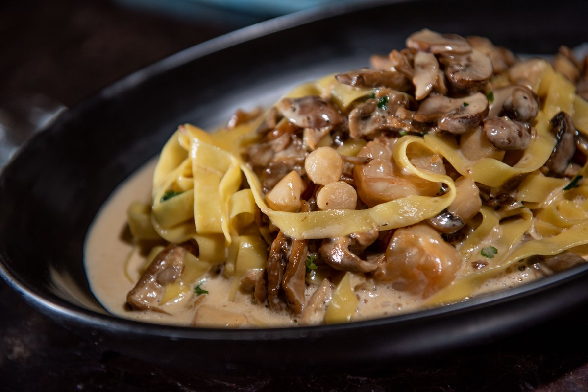 Never ending pastabilities  🤤

 #eatsd  #sandiegoevents  #sdlife  #sandiegorestaurants #bestofsandiego  #gaslampquarter  #osetrasd