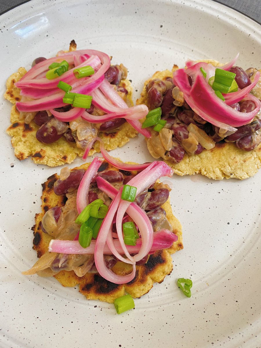 Just made vegan plantain tacos with stew peas from <a href="/DenaiMoore/">Denai Moore</a>’s recipe! SOOOOOO GOOD my mouth is literally still watering. HIGHLY recommend! <a href="/DeesTable/">Dee's Table</a> 🧡