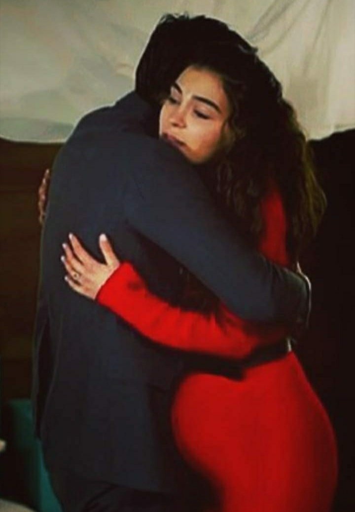 Alina51769725's tweet photo. @HercaiDizi Inshallah ReyMir'in küçük bir prensesi Güneş olacak😍🙏🏻✨💓🤰
#Hercai #ReyMir https://t.co/wMWdyp5L8M