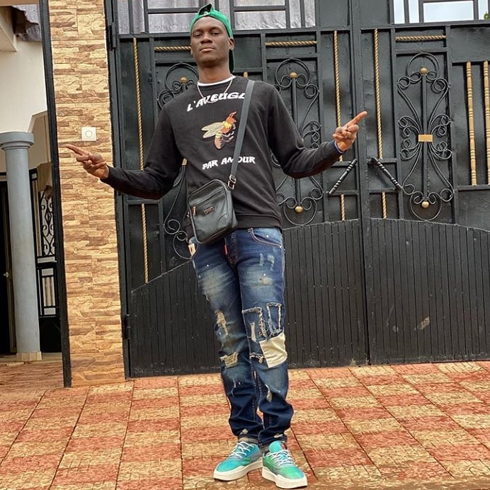 WinerGateAfrica's tweet photo. #WinersPeople🇲🇱

@youngpoofficiel : ils ne savent pas ce qui se passe dans le #horscategorieV1 🌧...

#GlBling #Hiphop #HorscategorieV1ComeSoon #winersgateafrica l'assurance de votre communication https://t.co/yKLiLOkxLf
