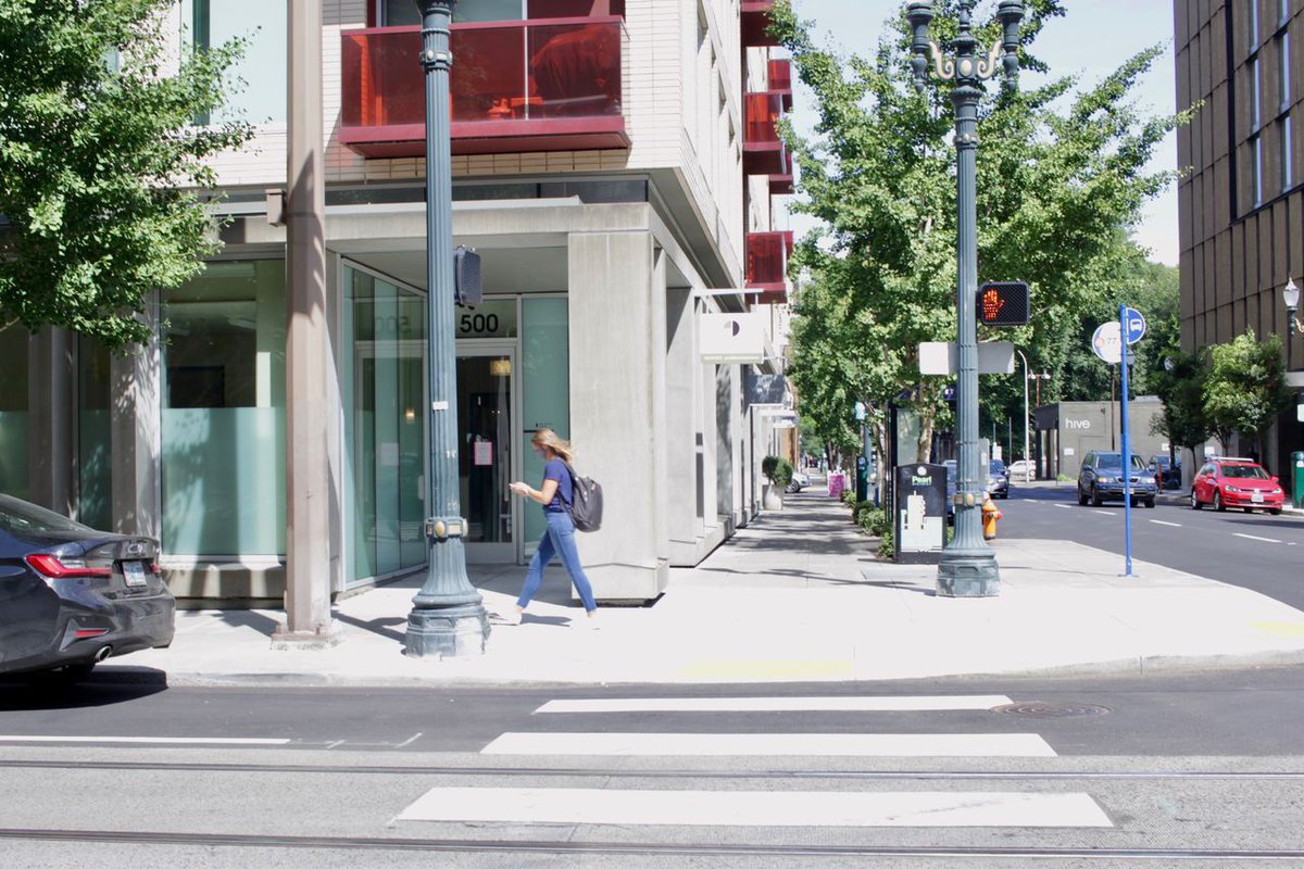 Oregonian's tweet photo. Feds, right-wing media paint Portland as ‘city under siege.’ A tour of town shows otherwise https://t.co/y0bCpCRk8T https://t.co/rRsXwnoXH1