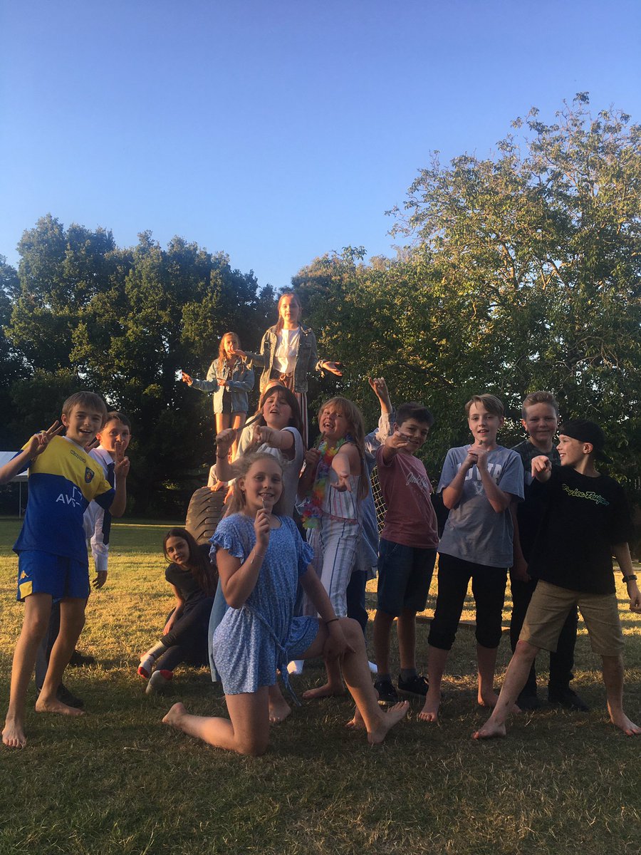 sheet_primary's tweet photo. Leavers disco going well! Goodbye you lovely people 🤗 https://t.co/cdEY56LqxV
