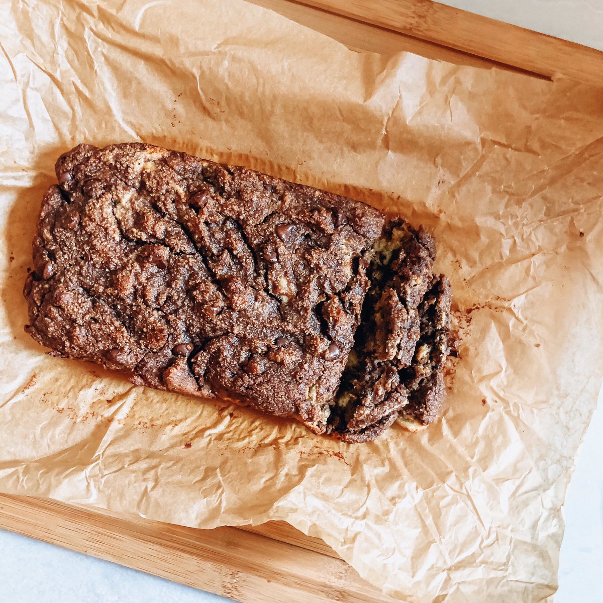 amandasgoodeats's tweet photo. Hi and Happy Monday!! 🧡✨
The other day I had a few ripe bananas that I needed to use, so I decided to try a new banana bread recipe. This chocolate swirl banana bread is so yummy and simple to make! Check out @rachLmansfield page for the full recipe 🤩 https://t.co/8Yfnxaxfnq