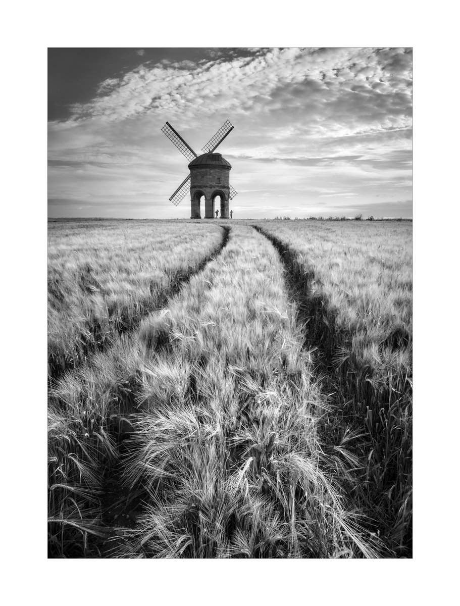 Everywhere's an instagram hot-spot these days. I was going to edit the couple out of the shot, but they had made such an effort I decided to let them be. That, and they were stood in the perfect spot.

(Portrait - As if you hadn't guessed)

#WexMondays #fsprintmonday