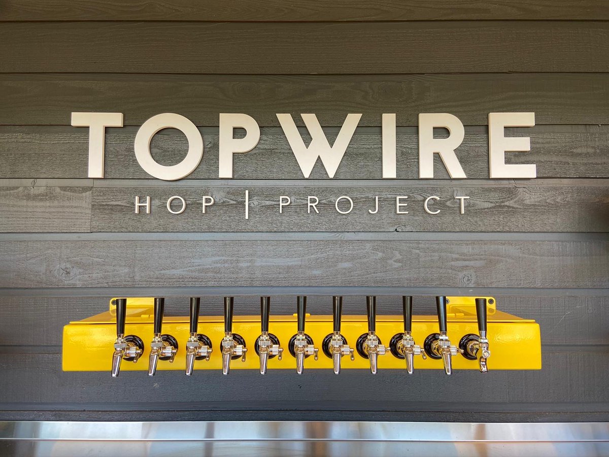 drink beer on an Oregon hop farm! the <a href="/topwirehp/">TopWire Hop Project</a> beer garden will open on <a href="/CrosbyHops/">Crosby Hops</a> estate this week newschoolbeer.com/2020/07/topwir… #willamettevalley #oregonbeer #hops #freshhops #beertwitter #visitoregon