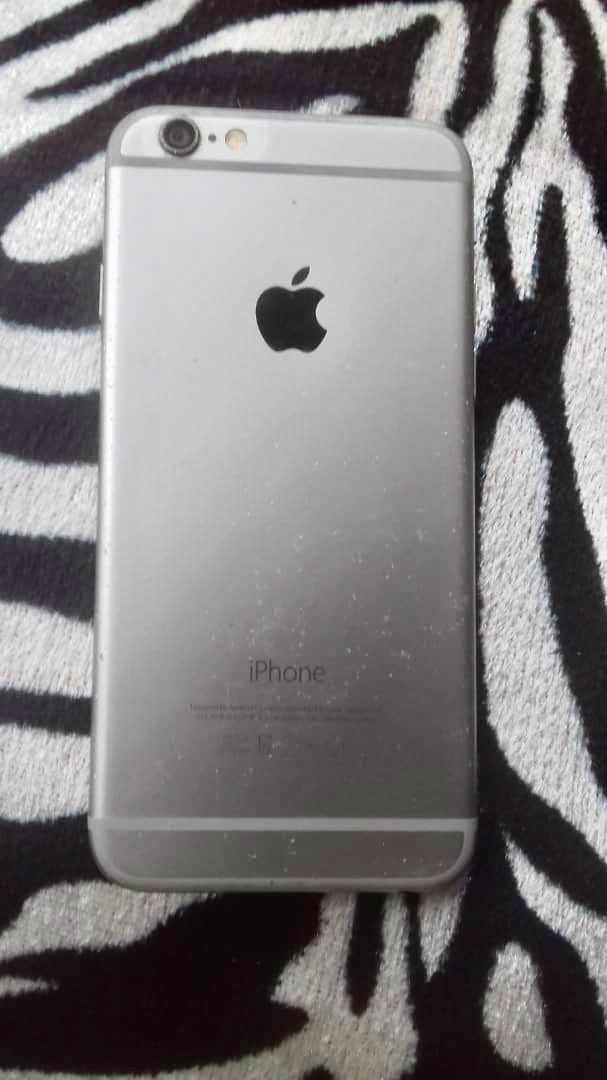 PassiTronics's tweet photo. Bonsoir Twitter 

Je vends mon iphone 6 64g

Etat Batterie : 89%
Etat du téléphone : 9.5/10

Zéro fissure sur l’écran
Zero soucis
Tout ok ✅

🏷 80.000 Fcfa

☎️ https://t.co/KTMRPRGFyZ

📍Douala Uniquement

Vendu avec la pochette si vous voulez

RT appréciés stp c’est urgent 🥺🙏🏾 https://t.co/5HQmJzk9la