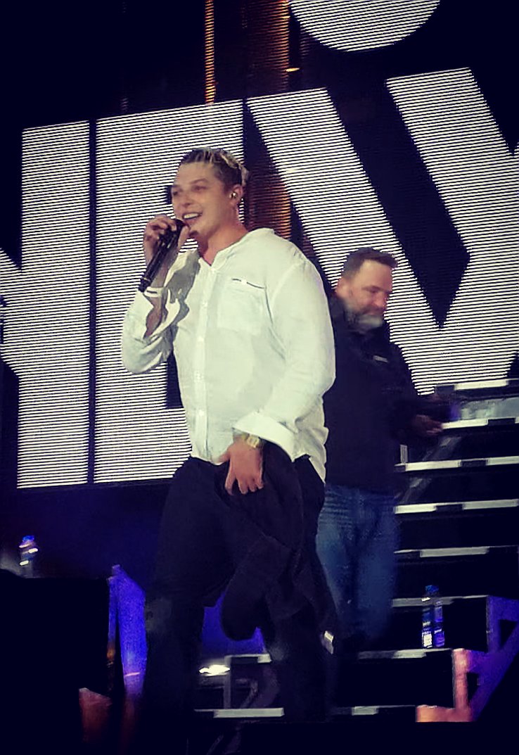 janulka242's tweet photo. @ThatEricAlper For me one of the best musician
and singer @JohnNewmanMusic
πππ
#havirovskeslavnosti Czech Repub.
#blueballsfestival Switzerland
#concordebrighton England
#o2shepherdsbushlondon England https://t.co/MazkKMIlg0
