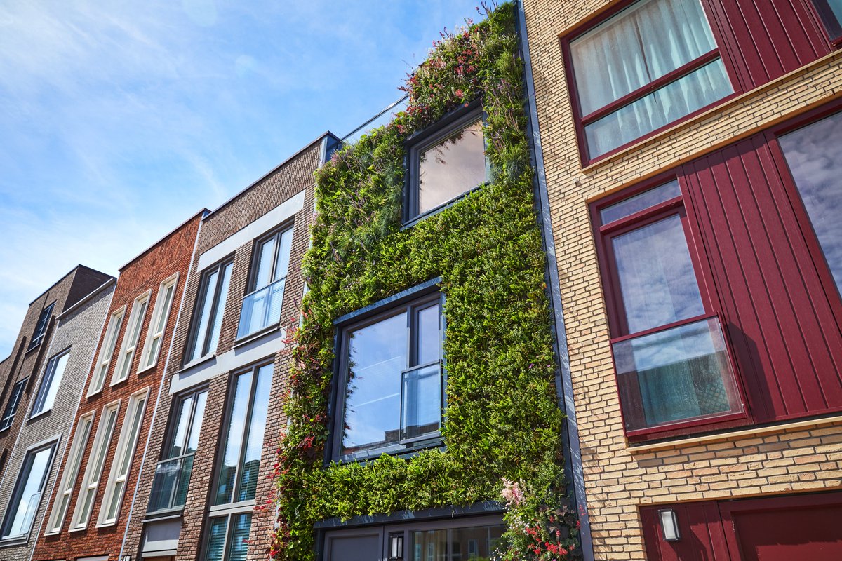 NieuwDelft's tweet photo. Deze zomer vieren we een wel heel bijzondere mijlpaal: de #Coendersbuurt is af! 🏡💙 Vijf jaar lang bouwden zelfbouwers, woongroepen, architecten, ontwikkelaars en aannemers met elkaar aan deze unieke buurt. Lees er alles over op ➡️https://t.co/0Q6iwk0OKa https://t.co/3ybILXoFKl