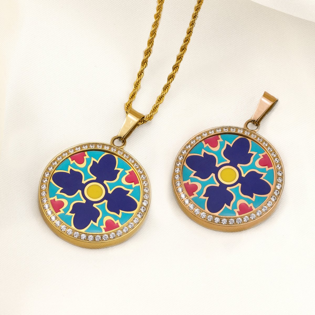 Our NEW Friendship Pendants are Inspired by the Alstroemeria Flower. ❤️ Find meaningful friendship pendants for your soul sisters. 👉mvintage.com/soul-sisters.h…
#pendants #beautifulJewellery #jewellery #gifts #friendshipday #besties #friendshipgoals #foreverfriends #beauty #malta