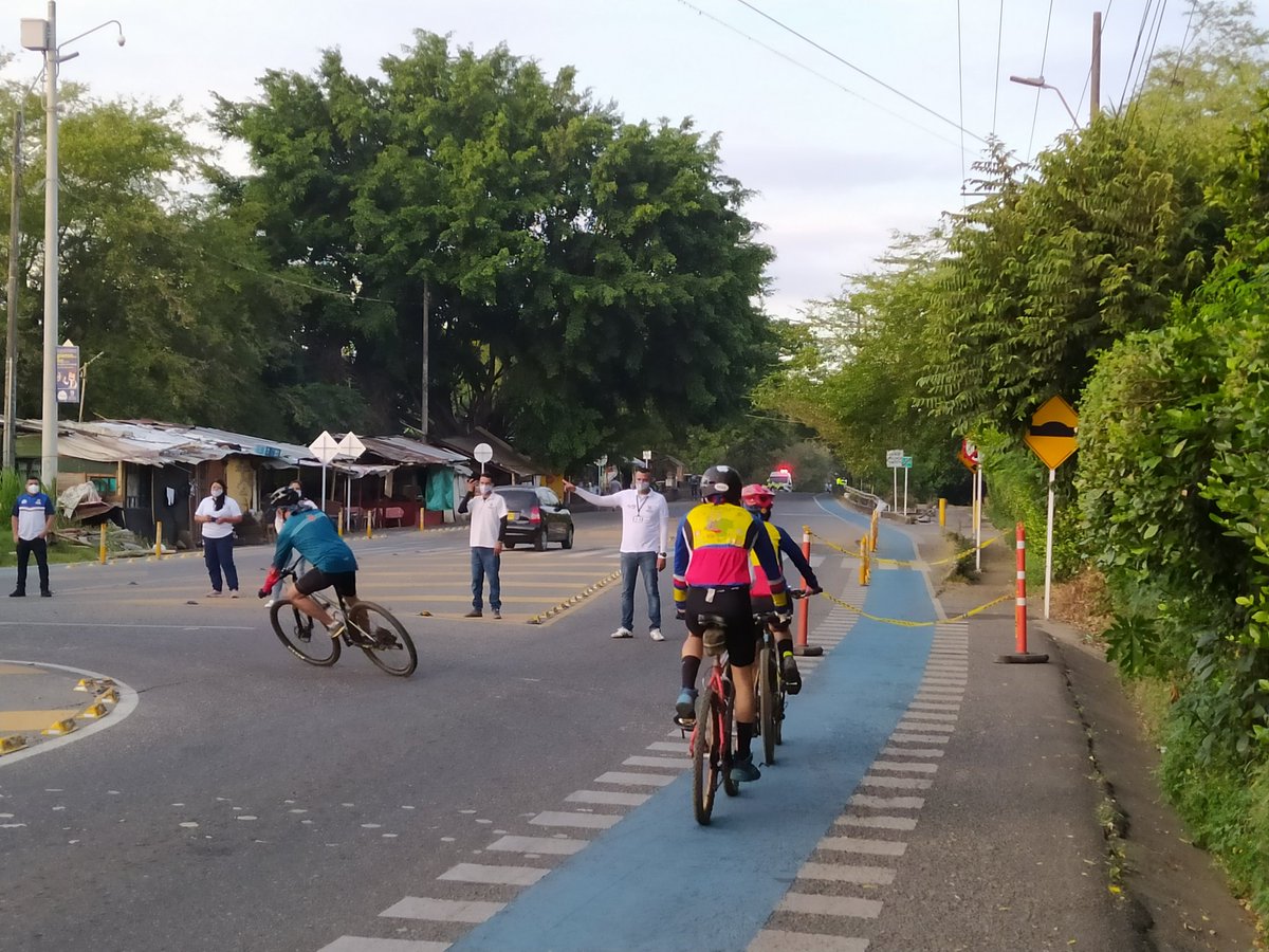 hefamome314's tweet photo. #CaliUnidaPorLaVida contento con la socialización de nuestras actividades con @JorgeIvanOspina y @CarlosADiago, Gracias equipo de Subsecretaría de fomento @JoanOsorio, #PromotoresDeportivosYRecreativ9s @SecDeporteCali https://t.co/aYybtd5iUY
