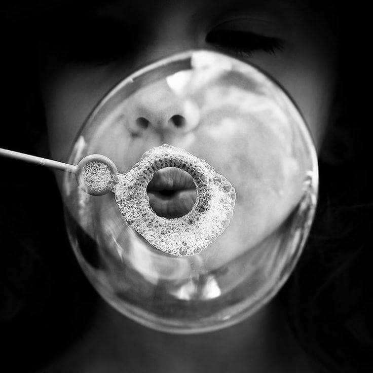 literlandweb1's tweet photo. "Yo amo los mundos sutiles, 
ingrávidos y gentiles, 
como pompas de jabón".
 
Antonio Machado https://t.co/S8c0PrfMDT