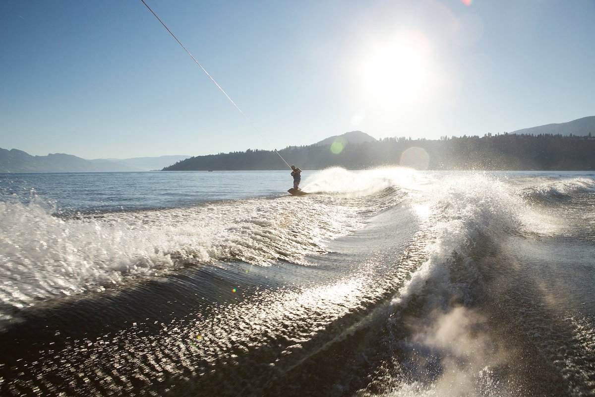 ShoreKelowna's tweet photo. Explore the majestic Okanagan Lake just steps away from our doors. Fun &amp; Adventure await…
#TheShoreKelowna #LuxuryLiving #BeachfrontLiving #GyroBeach #LiveHere #VacationHere #Kelowna #YLW https://t.co/oPdIsmkRgh