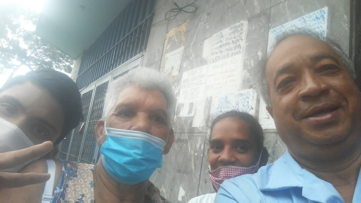 CaracasSpv's tweet photo. En Los Frailes de Catia, organizando a la gente. Vamos a votar y vamos a ganar. #EstoTieneSolución https://t.co/1yUlZVGdmY