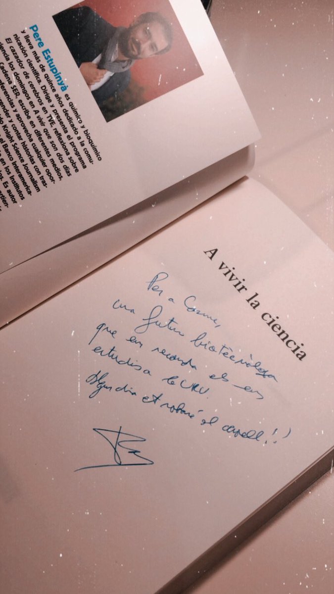 carmefv11's tweet photo. Una altra visió de la ciència escoltant a @Perestupinya! Gràcies per la dedicatòria i a @DolorsQueralt per pensar en mi! 📚🧬 https://t.co/ZedHcINpLo