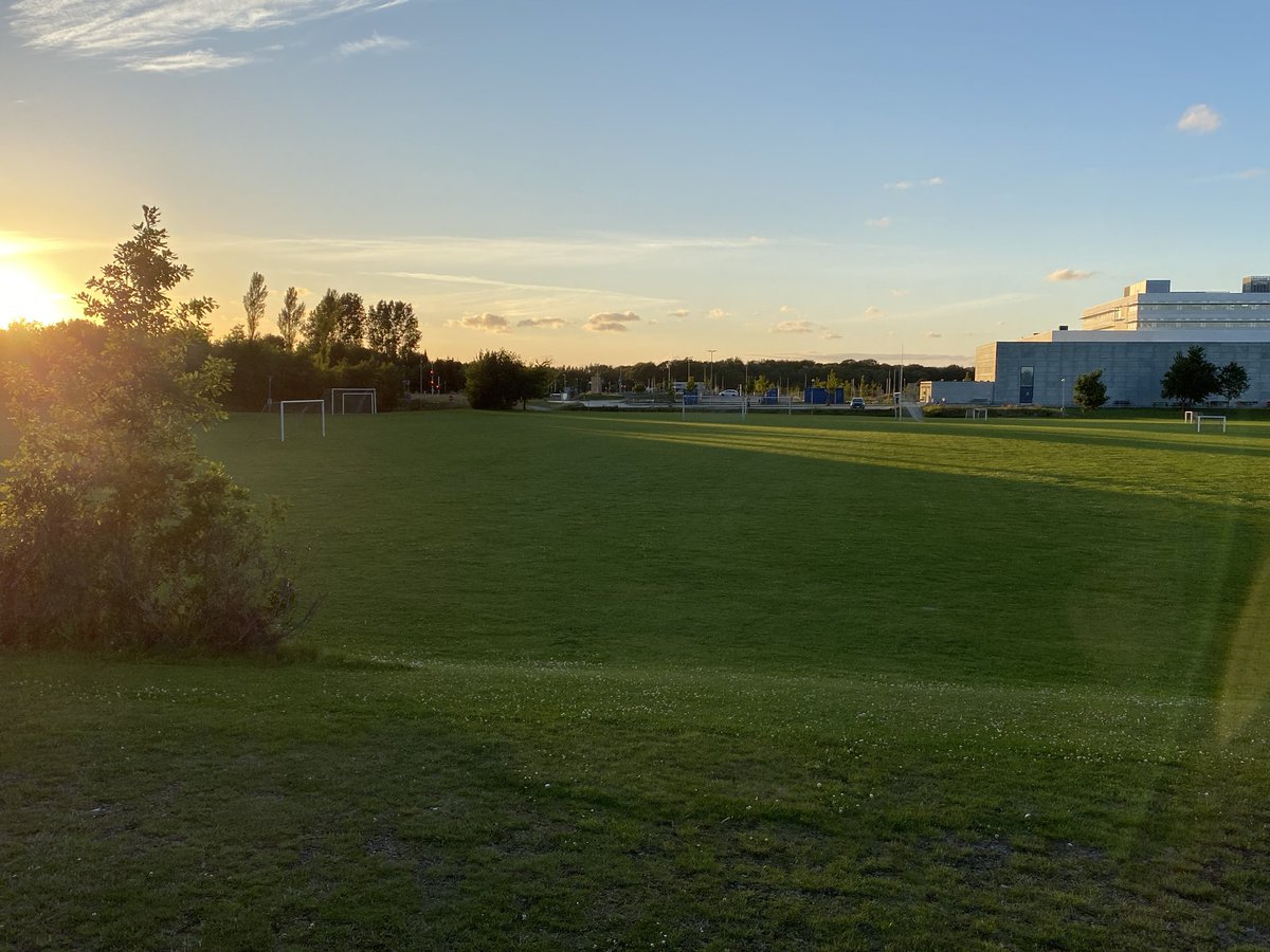 nygaard_lars's tweet photo. @Bruun6eren Hej @Bruun6eren #herermitstadion Fantastisk livsbekræftende og dansk! Opdagede at det nyeste lokale stadion her i 8-6-6-0 Skanderborg Fælled ikke var med så hermed en lille fotoserie næsten live herfra. Tak, Morten👍🇩🇰 https://t.co/MxhuXcps3D