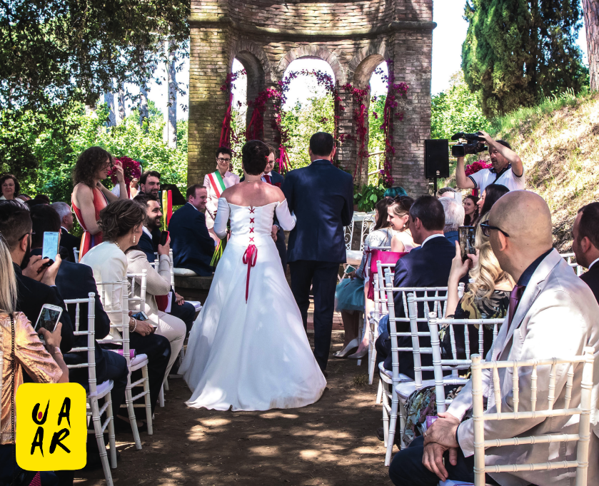 UAAR_it's tweet image. La Chiesa arriva tardi. Sono 10 anni che l'Uaar promuove cerimonie di unione, commiato e benvenuto. Davvero laiche e celebrate da #laici. Cerimonie uniche per persone uniche 👉 cerimonieuniche.it