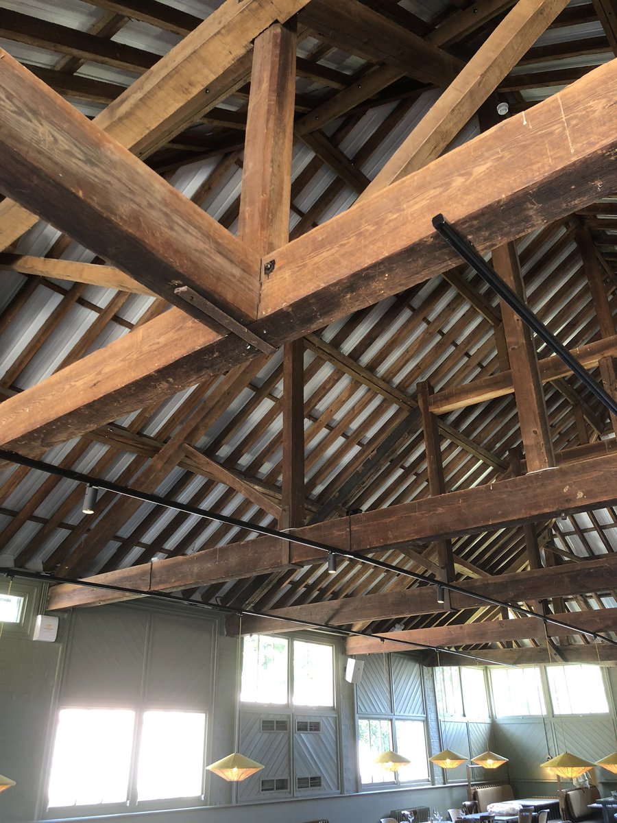 We see some amazing buildings in our job...but this oak framed restaurant is a stunner! Plus we get to make and install the entrance drapes!!! 👍#hotels #GetBritainMeeting #design #softfurnishings