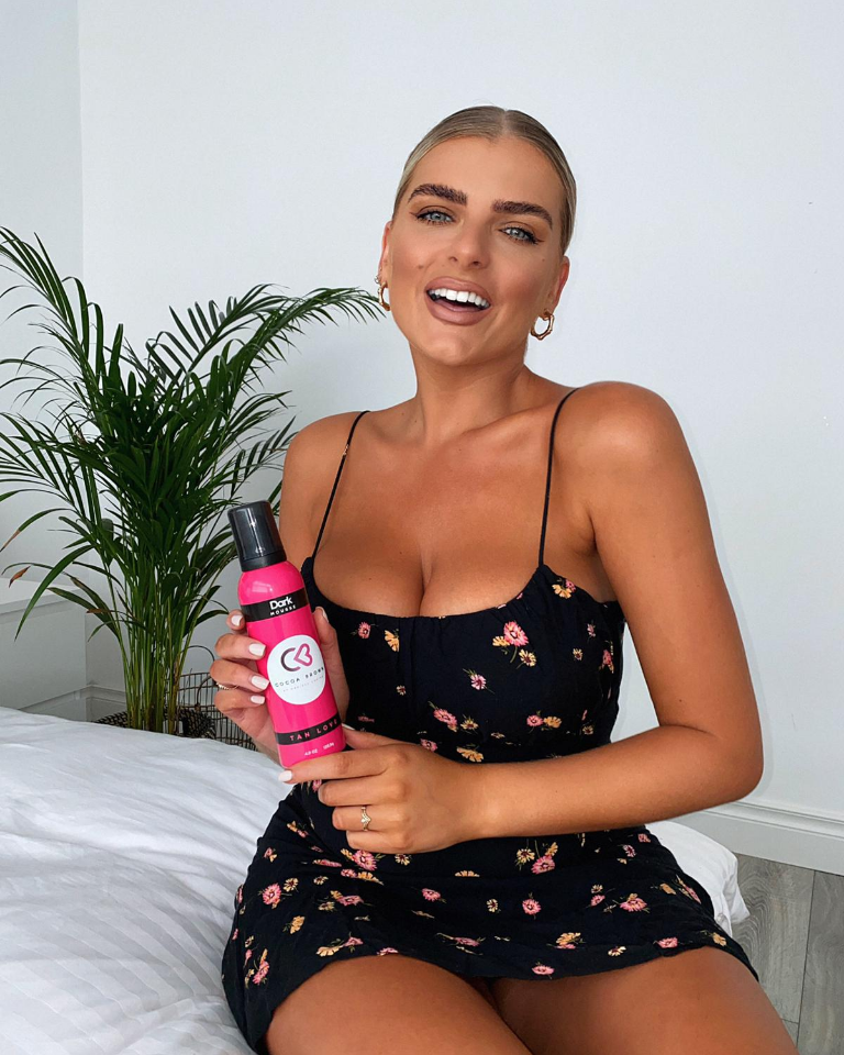 CocoaBrownTan's tweet photo. The beauty that is @ashleykehoe09 wearing her 'absolute fave!' shade in Dark 😍 the perfect amount of bronze to transition from casual summer day glam to a summer night's glam look 🔥 buy @primark in UK and ROI 💗
#CocoaBrown #BrandAmbassador #TanLove #CocoaSquad #Tanning #Summer https://t.co/LvLKWKoixk