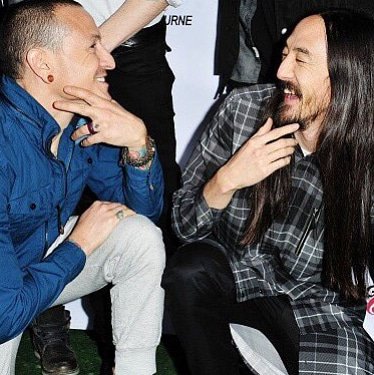 steveaoki's tweet photo. Chester u changed the world more than u can even imagine. Honored to have known u been in ur presence and have called u a friend. Miss u brother. Gonna listen to all the LP albums front to back all week. Long live Chester ✊❤ #makechesterproud https://t.co/0BHfdvfJIn