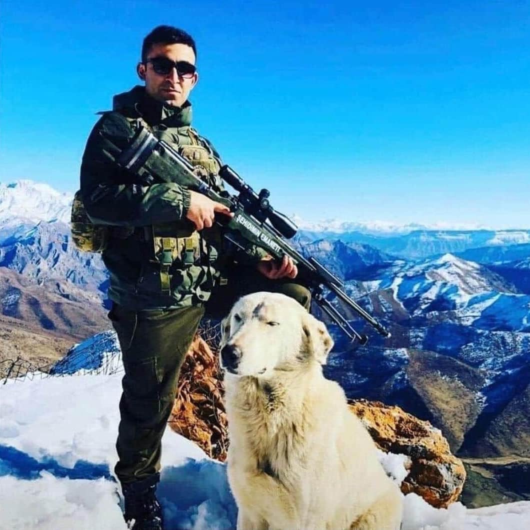 mustafa_isik42's tweet photo. Hakkari Çukurca'da üs bölgesine saldırıda 2 askerimiz şehit oldu.Şehitlerimize Allah'tan rahmet,acılı ailelerine başsağlığı dilerim.
Ruhunuz Şad mekanınız uçmağ olsun... https://t.co/fO5pzDR3FR