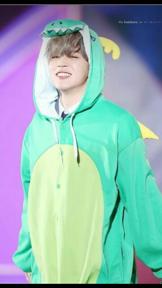 tiryarmy's tweet photo. #btsrespect #JiminPerfectMan
Army's there are some accounts that are hating BTS especially Jimin and trending the jimin putita hastag but we will unravel that army is more powerful!
Army trend the hastag #jiminperfect #btsrespect https://t.co/ipSTsi1CHM