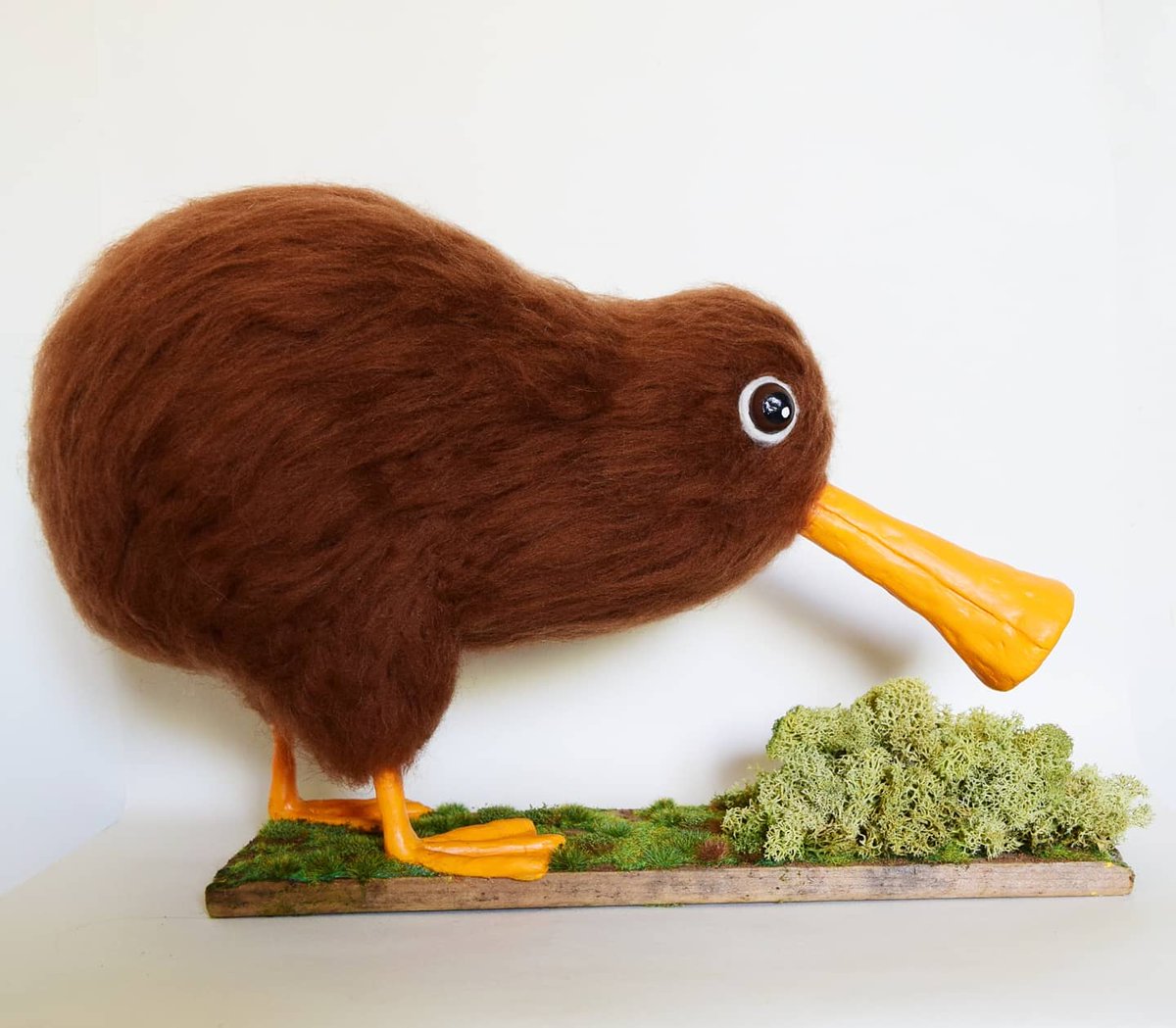 beckywarr's tweet photo. Very excited to finally share with you all my latest commission a fictional bird called a Kadoosh. Very similar to a kiwi
#needlefelted #needlefelting #fibreart  #needlefeltedsculpture  #worcestershireartists #art  #uniquegifts #handmadegifts #craftersgonnacraft  #handmade https://t.co/y9REwkFL52