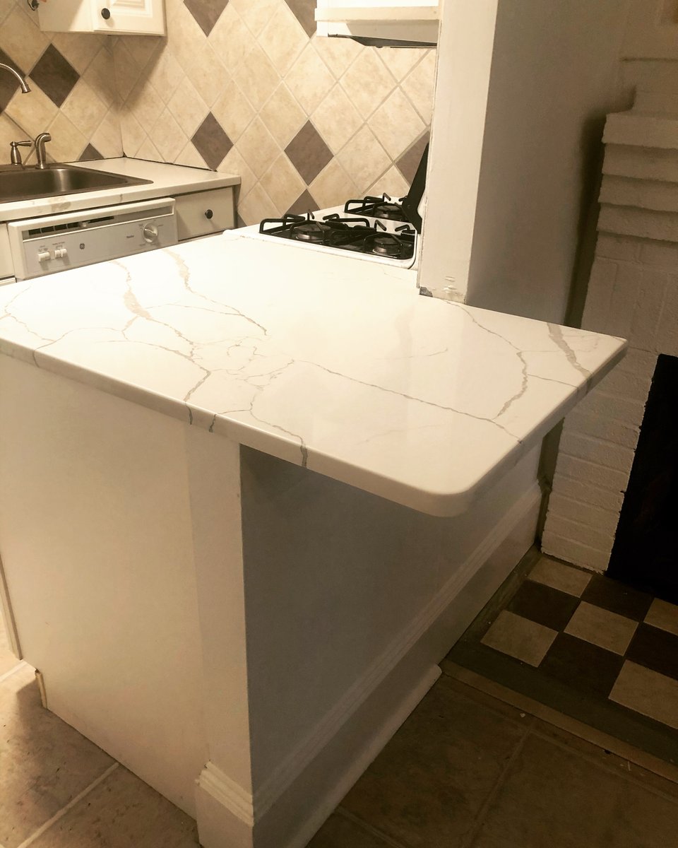 charlesgate's tweet photo. FOR RENT: Newly updated 1 bed, 1 bath in Back Bay! New quartz countertops, freshly painted, and other updates! Move-in ready, available now. $2,250/mo.

Contact Matt for more details and to schedule a showing: https://t.co/7Ajo0tcgXg https://t.co/hAM3TzLpyG