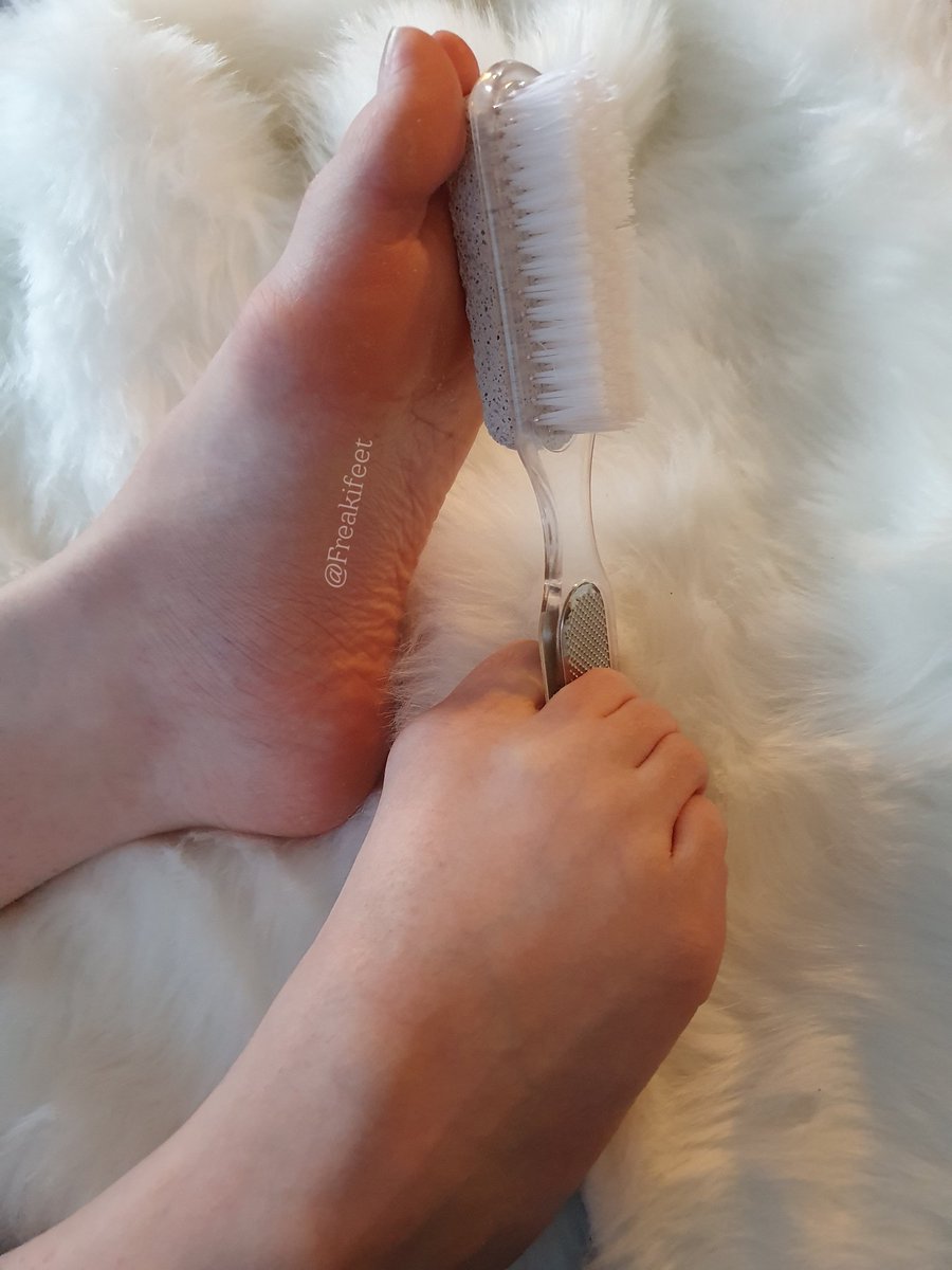 FeetFreaki's tweet photo. My feet have to scrub themselves.. Good thing they're real flexible 😉
#feet #footporn👣 #feetfetishworld  #footmodeling 
#ilovefoot #sexyfeetporn #feetlover😍 #feet👣 #prettyfeet #feetpicsbuyers #feetpicsformoney #feetpics4money #feetpicbuyers #dominatrix  #solesandtoes #soles https://t.co/F1TfUGZvaC