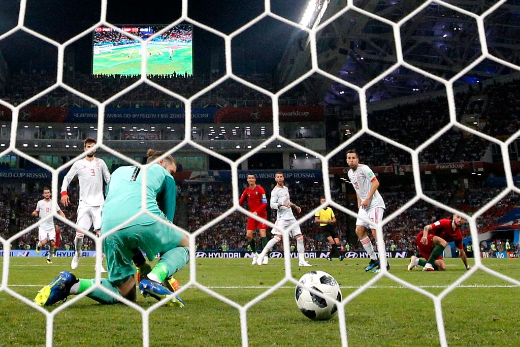David de Gea hasn't been the same since Cristiano Ronaldo scored a hat trick against him at the 2018 World Cup 👀