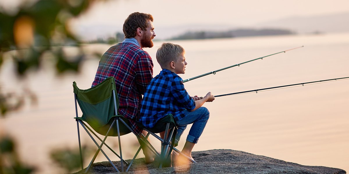 Like go fishing. Семья на рыбалке. Отец с сыном на рыбалке. Фотосессия на рыбалке с семьей. Рыбалка с папой.