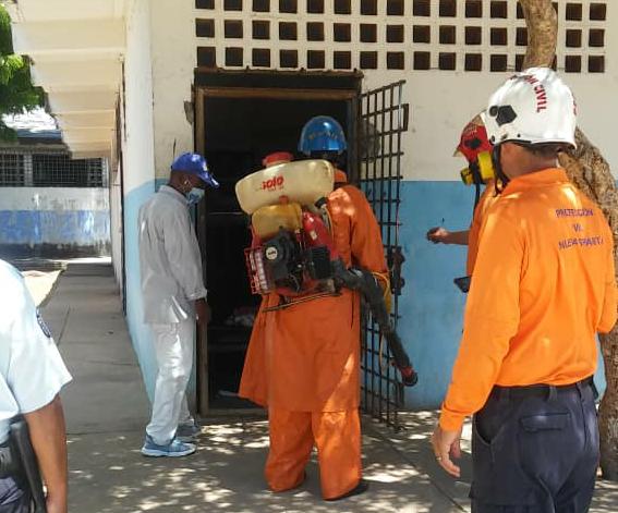 SeguridadENE's tweet photo. Protección Civil desinfectó centro de internamiento de Los Cocos https://t.co/uVUHkfML4W https://t.co/zKabmDz9PD