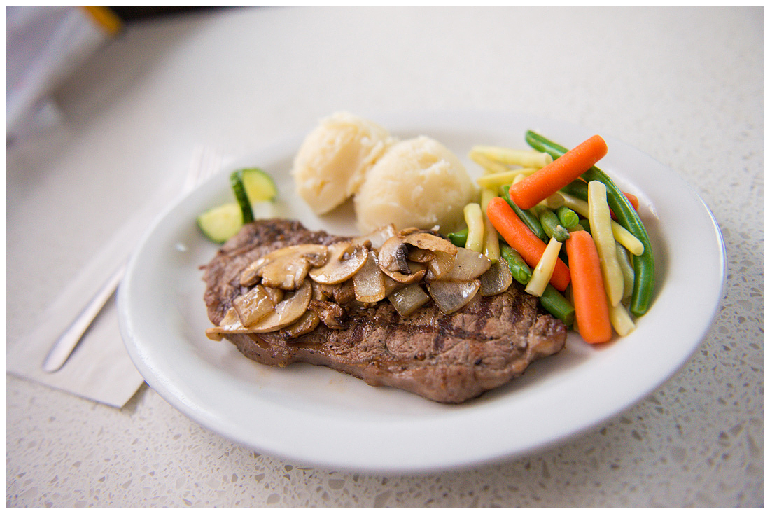 BurgerWorldNB's tweet image. #eatlocal #patioseason #spaghettimonday
Specials
7oz Sirloin Steak &amp;amp; Shrimp $19.99

Lemon Pepper Pickerel $19.99

Chicken Stir-Fry &amp;amp;18.99

Spaghetti Dinner $17.99

Double Bacon Grill Cheese burger served with fries &amp;amp; soup $15.99

Buffalo Chicken Salad with garlic bread &amp;amp; soup