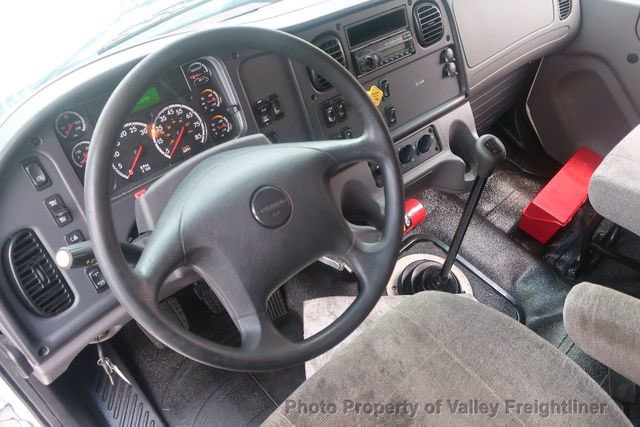 Valleyftl's tweet photo. Used 2017 Freightliner M2-132 (67,511 miles) CUM ISB, 6-Speed Manual, 24’ Dry Van Ext, Under CDL! #freightliner #expeditors #hotshottrucking #cummins #valleytruckcenters 

Stk # 236108

Price $49,900

Call 216-267-4800 https://t.co/R7Ne0iV6vf