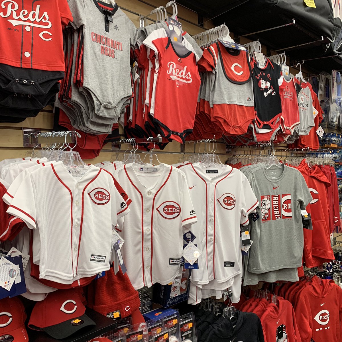 KochSports's tweet photo. Opening Day will be different this year but we remain your one stop shop for everything @Reds. Retweet for your chance to win a Reds gift pack!

(Winner chosen tues. 7/21 @ 4:30PM. Must be following to be eligible more prizes TBA this week)

#OpeningDayFromHome #OpeningDayAtKochs https://t.co/cVGnQuriKq