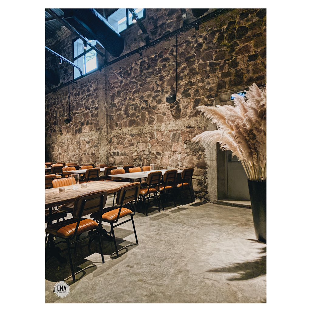 İzmir Projelerimizden Kürkçü Dükkanı #chair #interiordesign #architects #izmir #sandalye #woodworking #içmimarlık