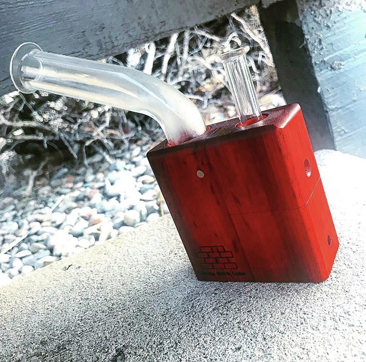 StickyBrickLabs's tweet photo. The OG 🧱 in beautiful, fiery Padauk. 🔥
What are you vaping today? 💨
📸: @lovetovapeherb 

#vape #vaporizer #dryherbvape #hitslikeabrick #wood #padauk #stickybrick #cannabiscommunity #mmj #mmjpatients #mmjlife #cbd #hemp #hempflower #hemplife #vapewithus #hightimes #dabs https://t.co/Uk7tcGKvD1