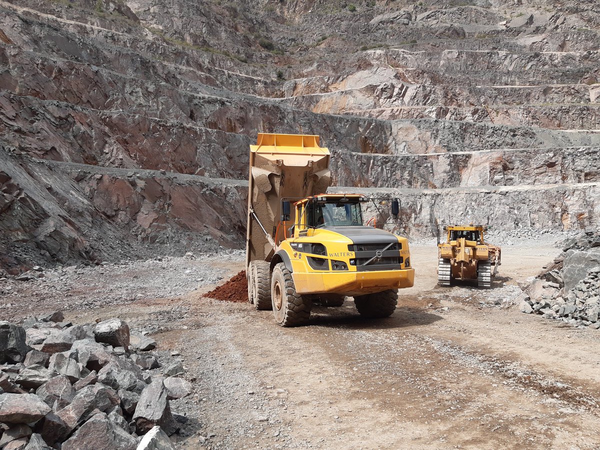 HuwRoberts21's tweet photo. First load of suitable material being place to back fill old quarry Bardon hq#17adts4&amp;1/mile haul one way#thewaltersway https://t.co/5AU7hTzh95