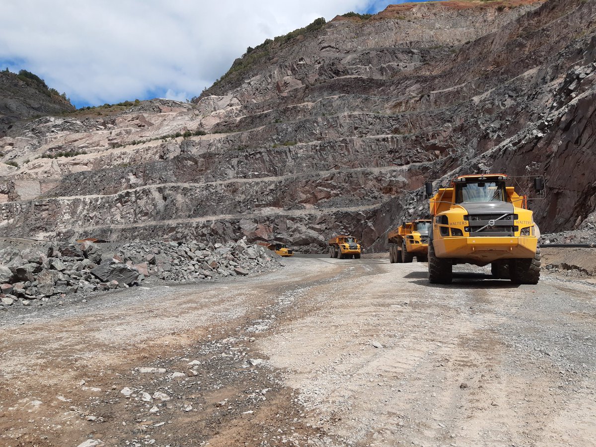 HuwRoberts21's tweet photo. First load of suitable material being place to back fill old quarry Bardon hq#17adts4&amp;1/mile haul one way#thewaltersway https://t.co/5AU7hTzh95