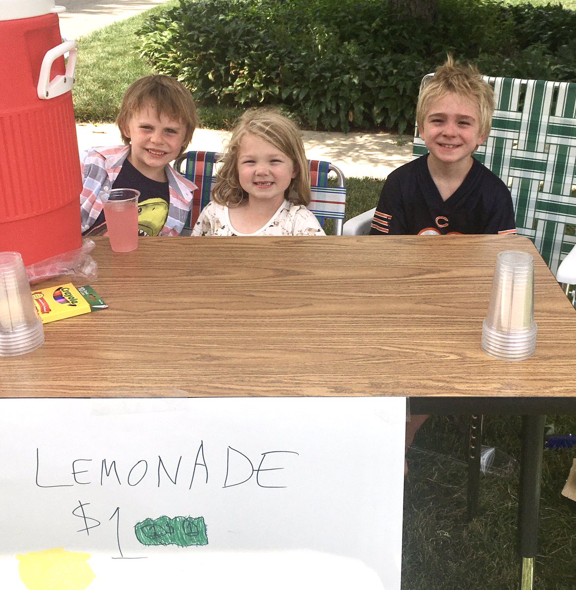 bcrsportsed's tweet photo. I made a stop at an old fashioned lemonade today at the Bullington house on Park Avenue East. I always try to stop when I can because I was those kids one day! #SupportYourLocalLemonadeStand @JustnBullington https://t.co/n7WlTlsnzn