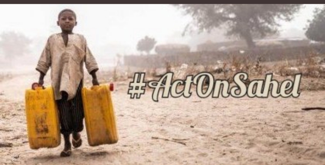DevinaOngera's tweet photo. When you see this picture what comes to your mind? I see a child who has high hopes of a better future! I see a child defying all odds! #ClimateChange is happenin in the #Sahel and causing adverse effects. Join me and other activists in giving the #Sahel a voice! Time to https://t.co/L4xHsd5AkG