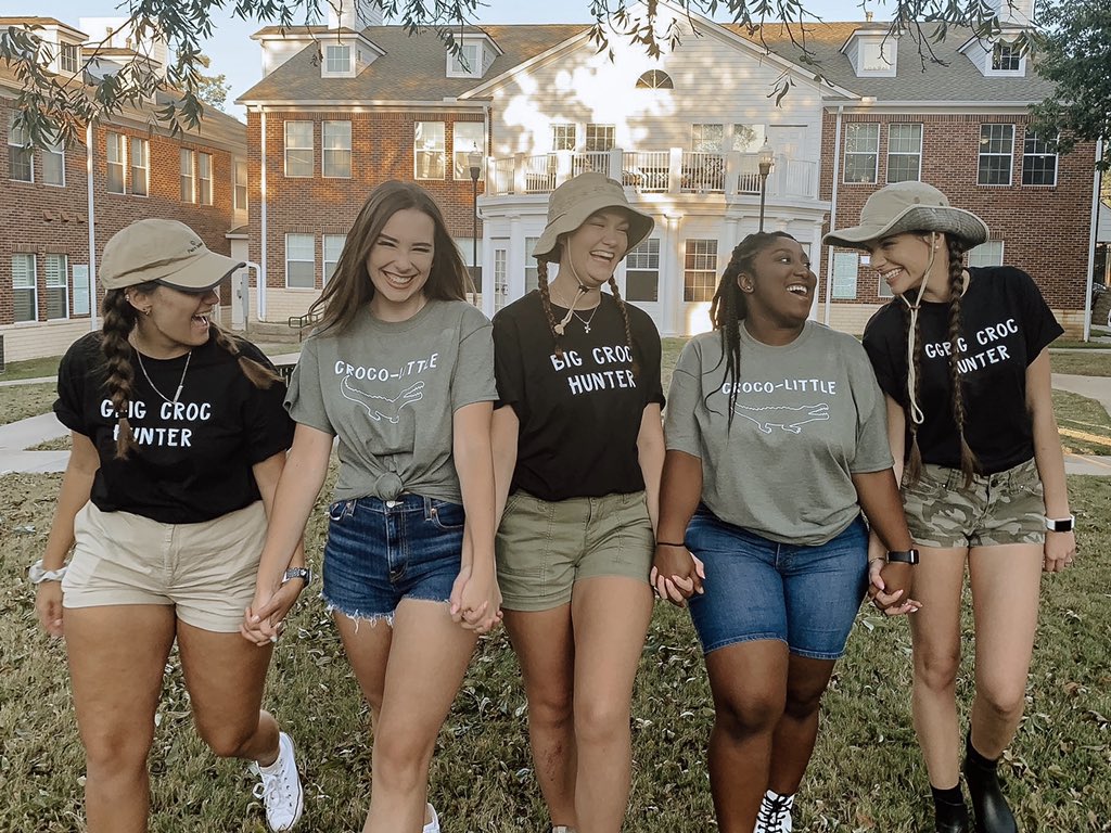 UNTDG's tweet photo. PC ‘20, recruitment is just a month away! We can’t wait to meet and get to know all of our future sisters ⚓️💖 #unt24 #godeltagamma #gogreek 

REMINDER registration closes on August 17th! Visit the link below to register. 
https://t.co/oEHqwK2ODp https://t.co/r4Y9vpn7eq