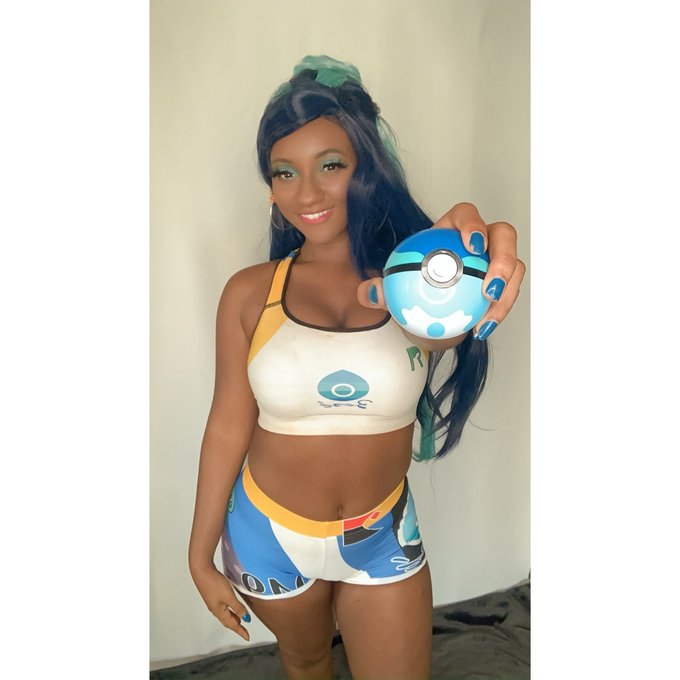 Hey there, I&rsquo;m Sailor Mae! I&rsquo;ve been cosplaying since 2014 but only recently decided to start using twitter<a href="/tag/cosplayersunder1k"class="tags"><span>#cosplayersunder1k</span></a>