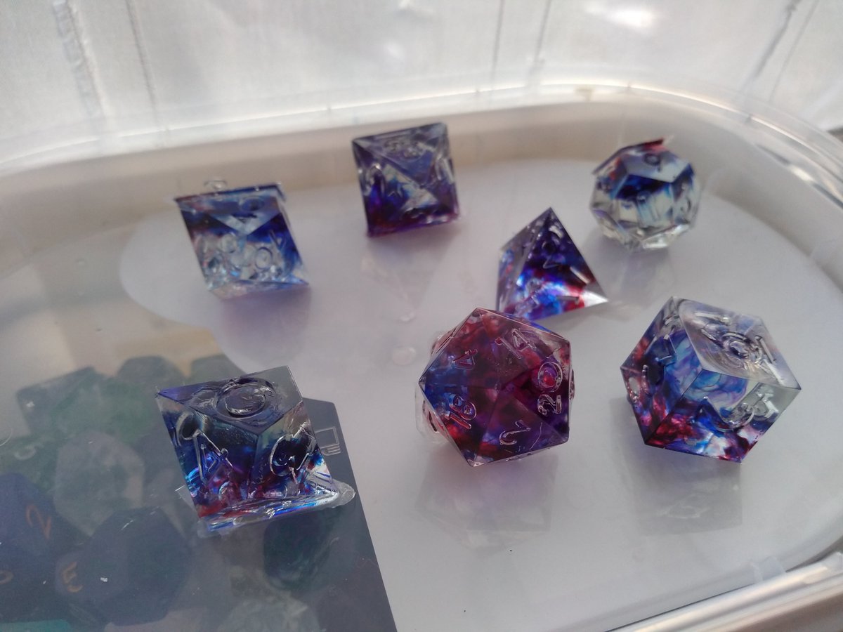 SlothHeadDesign's tweet photo. Trapped in the crystal for an eternity....something yearns to be free......
#dice #diceporn #handmadedice #dnddice #dicegoblin #resindice #polyhedraldice #diceseries #diceset #handmade #ttrpg #dnd #dicemaker #resin #smallbusiness https://t.co/WRE02C1anF
